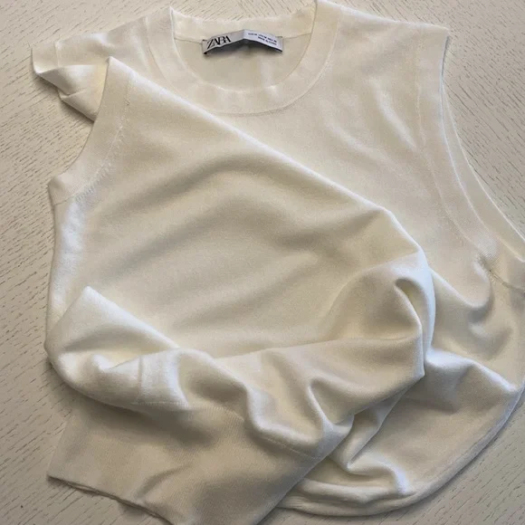 💖 As new - Zara - Sleeveless Knit Top 💖 - Picture 6 of 7